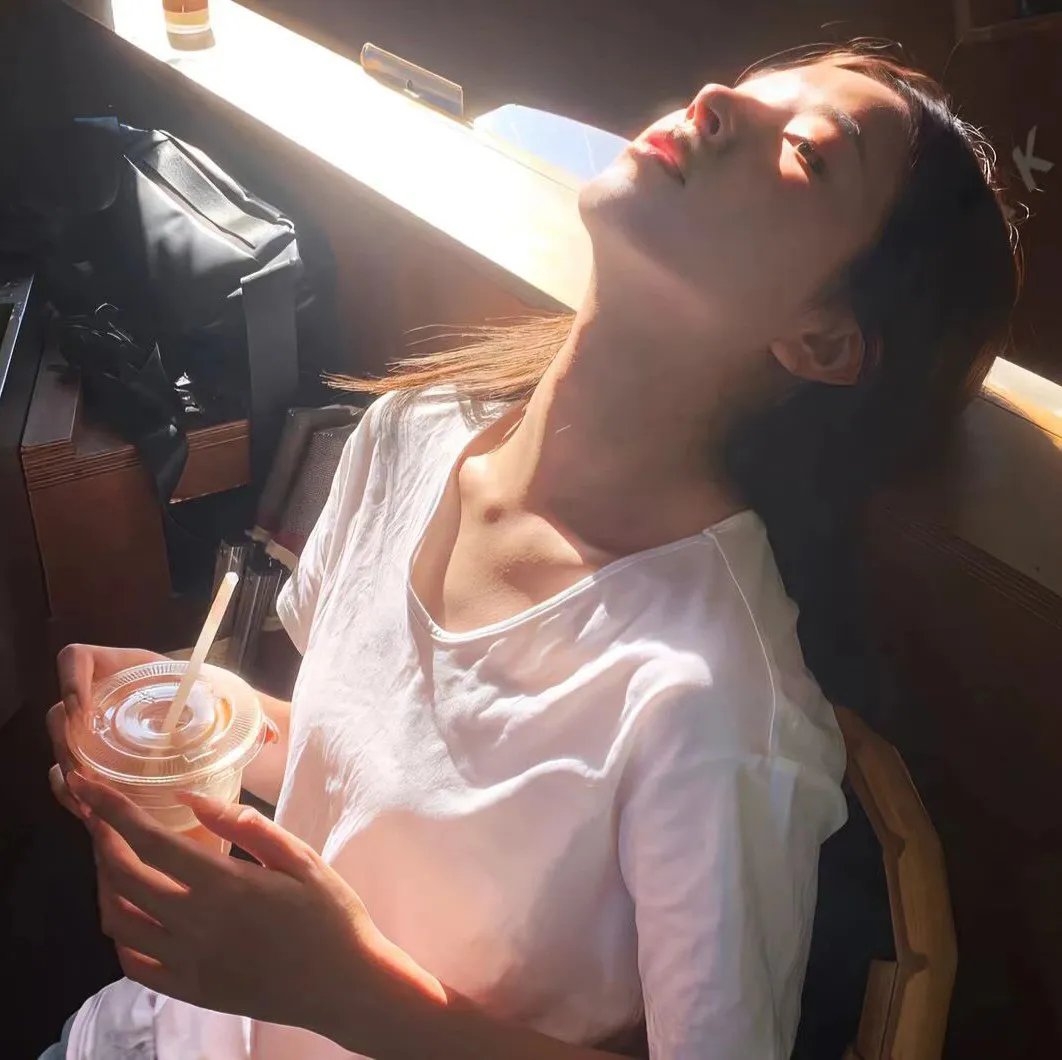 黑白之间 封面